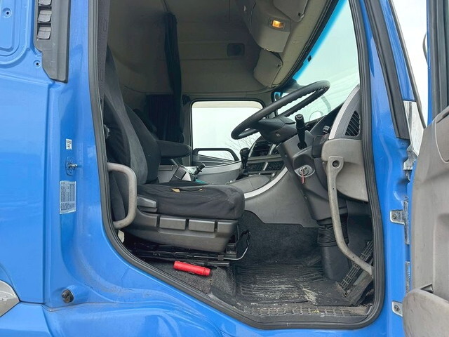 UDトラックスクオントレーラーヘッド（トラクターヘッド）大型（10t）[写真27]