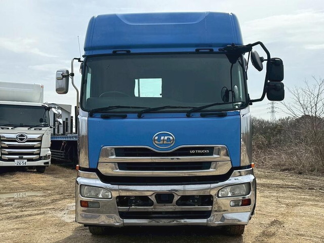UDトラックスクオントレーラーヘッド（トラクターヘッド）大型（10t）[写真03]