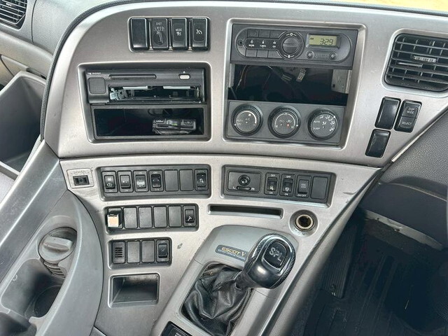 UDトラックスクオントレーラーヘッド（トラクターヘッド）大型（10t）[写真33]