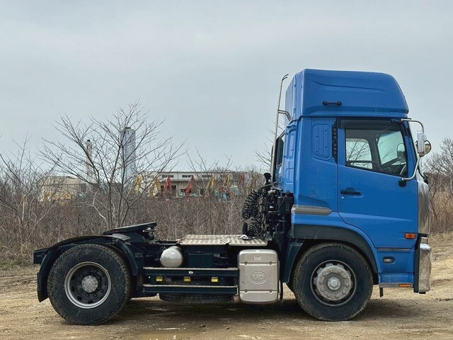 UDトラックスクオントレーラーヘッド（トラクターヘッド）大型（10t）[写真05]