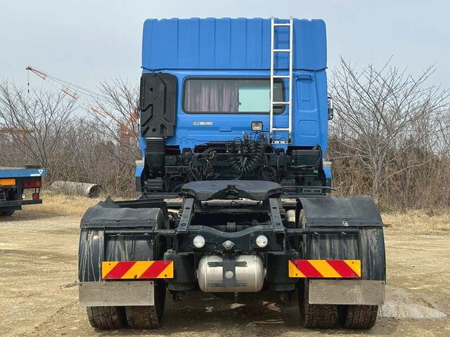 UDトラックスクオントレーラーヘッド（トラクターヘッド）大型（10t）[写真06]