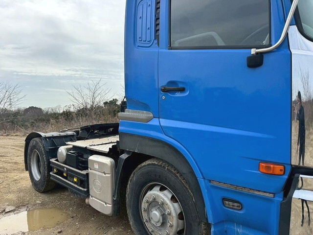 UDトラックスクオントレーラーヘッド（トラクターヘッド）大型（10t）[写真08]