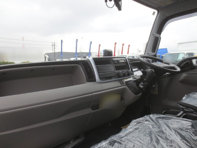 三菱ふそうキャンター平ボディ小型（2t・3t）[写真12]