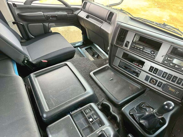 日野プロフィアトレーラーヘッド（トラクターヘッド）大型（10t）[写真28]