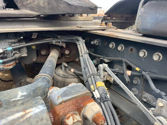 日野プロフィアトレーラーヘッド（トラクターヘッド）大型（10t）[写真09]