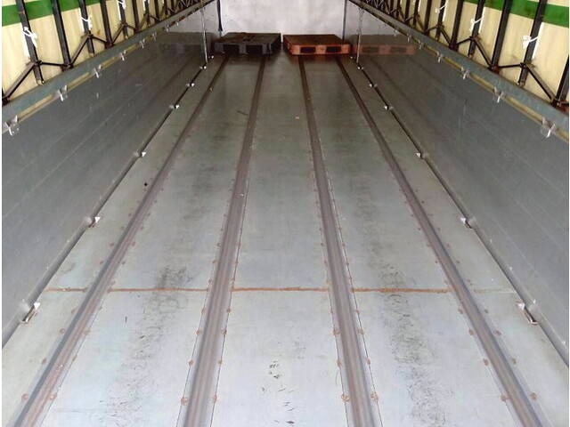 いすゞギガカーテン車大型（10t）[写真12]