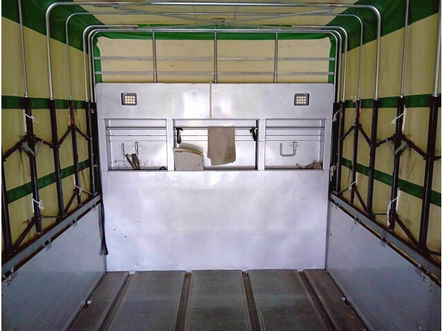 いすゞギガカーテン車大型（10t）[写真15]