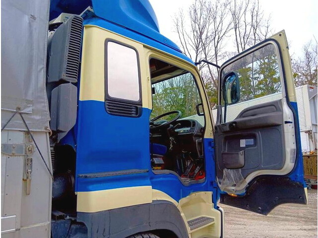 いすゞギガカーテン車大型（10t）[写真18]