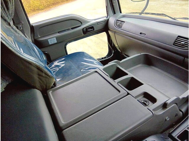 いすゞギガカーテン車大型（10t）[写真27]