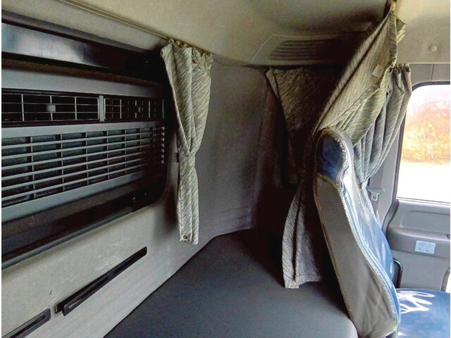 いすゞギガカーテン車大型（10t）[写真28]