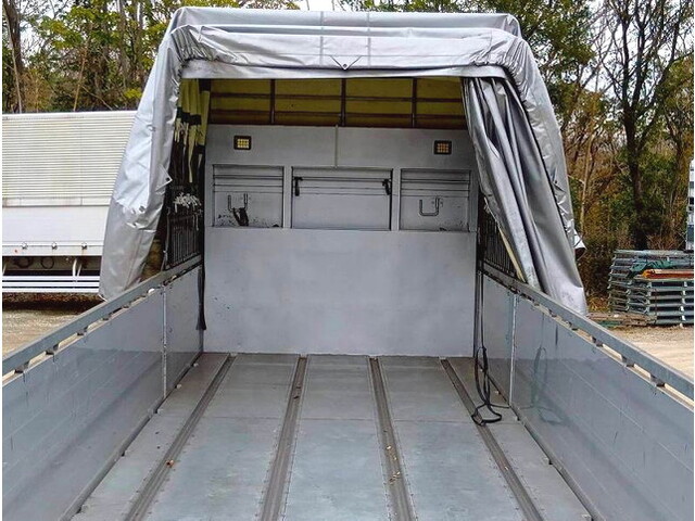 いすゞギガカーテン車大型（10t）[写真05]