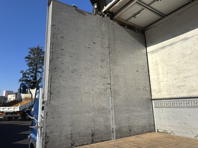 日野レンジャー幌ウイング中型（4t）[写真10]