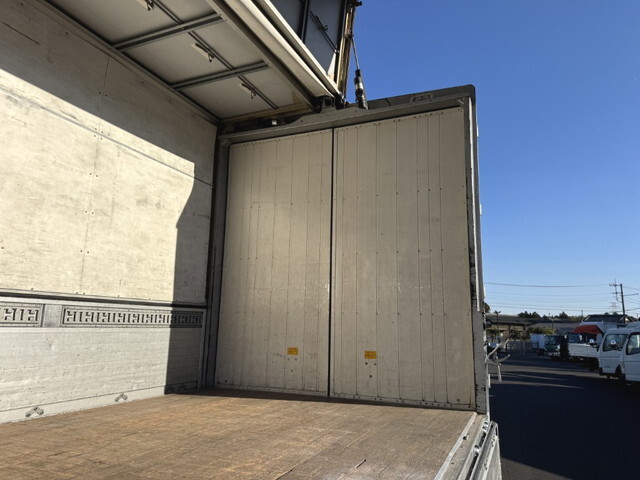 日野レンジャー幌ウイング中型（4t）[写真11]