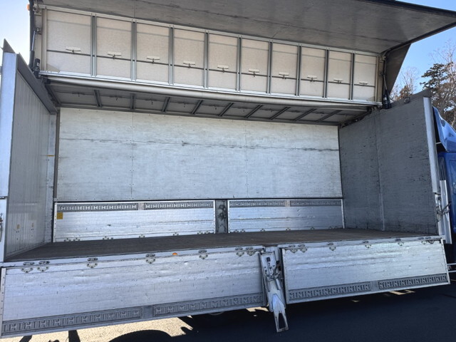 日野レンジャー幌ウイング中型（4t）[写真12]