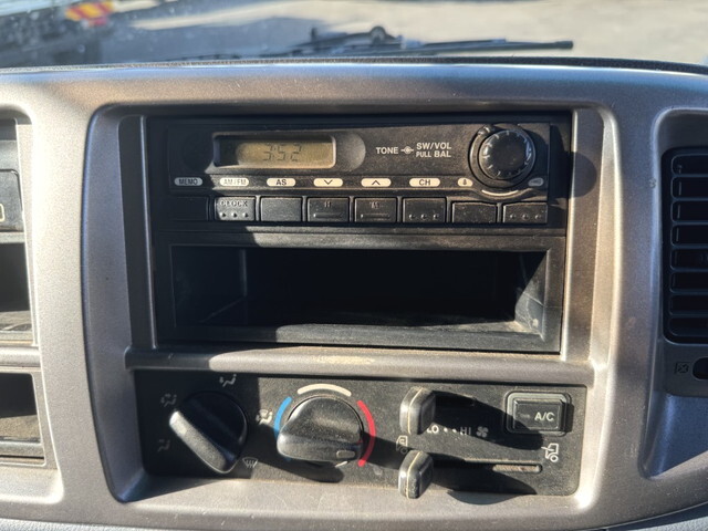 日野レンジャー幌ウイング中型（4t）[写真21]