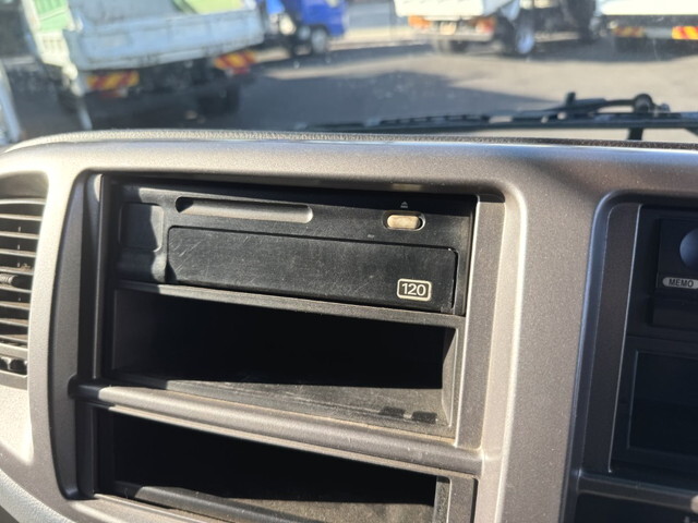 日野レンジャー幌ウイング中型（4t）[写真24]