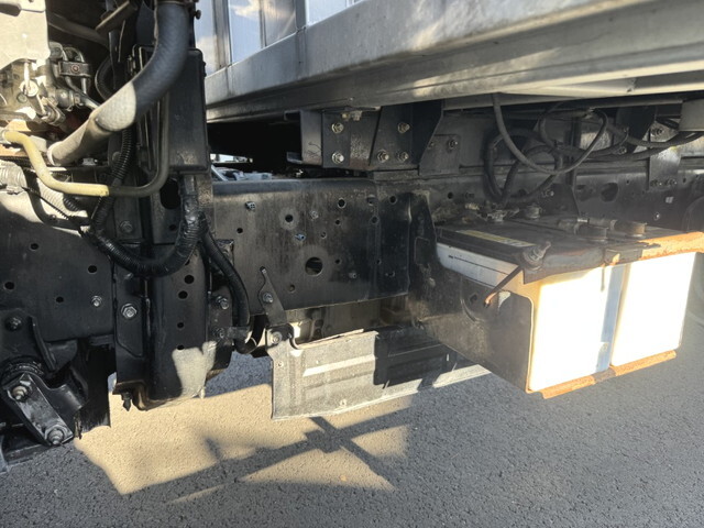 日野レンジャー幌ウイング中型（4t）[写真29]