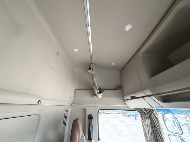 日野プロフィアアルミウイング大型（10t）[写真37]