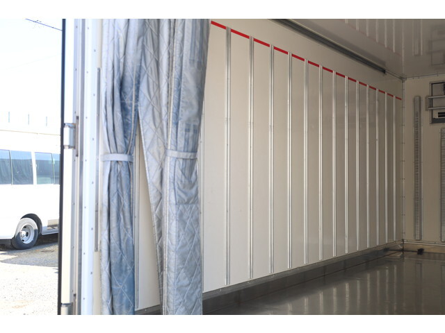 いすゞエルフ冷凍車（冷蔵車）小型（2t・3t）[写真14]