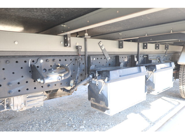 いすゞエルフ冷凍車（冷蔵車）小型（2t・3t）[写真19]