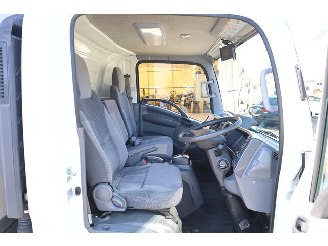 いすゞエルフ冷凍車（冷蔵車）小型（2t・3t）[写真22]