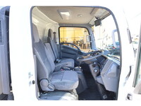 いすゞエルフ冷凍車（冷蔵車）小型（2t・3t）[写真23]