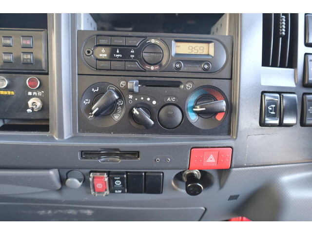 いすゞエルフ冷凍車（冷蔵車）小型（2t・3t）[写真24]