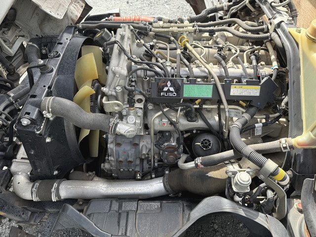 三菱ふそうキャンター平ボディ小型（2t・3t）[写真10]