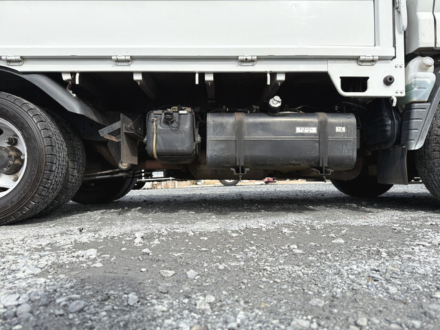 三菱ふそうキャンター平ボディ小型（2t・3t）[写真20]