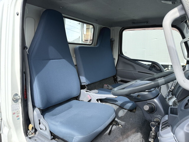 三菱ふそうキャンター平ボディ小型（2t・3t）[写真22]