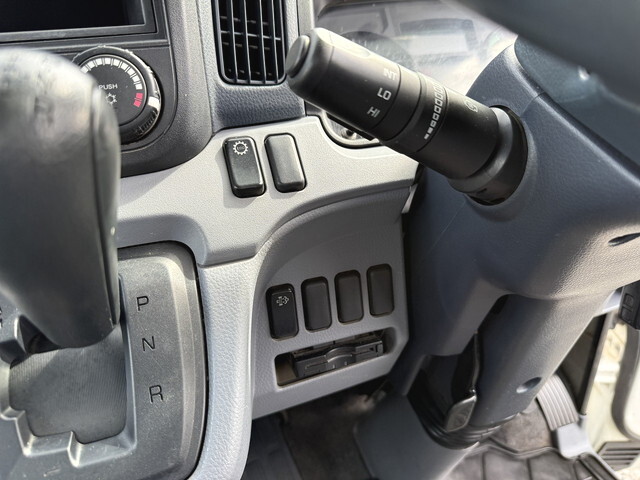 三菱ふそうキャンター平ボディ小型（2t・3t）[写真25]