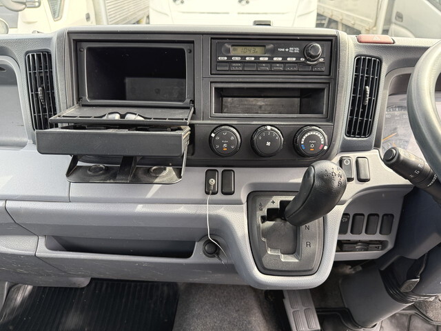 三菱ふそうキャンター平ボディ小型（2t・3t）[写真26]