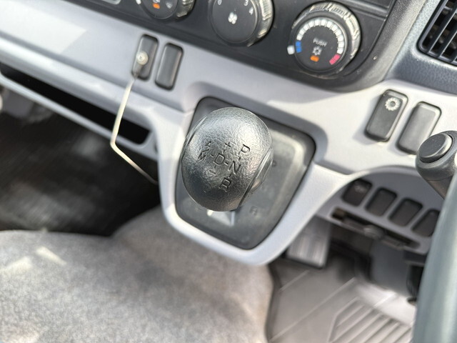 三菱ふそうキャンター平ボディ小型（2t・3t）[写真27]