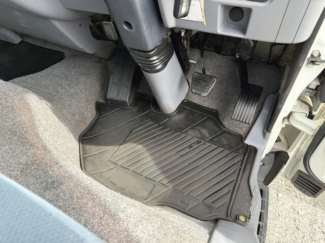 三菱ふそうキャンター平ボディ小型（2t・3t）[写真28]