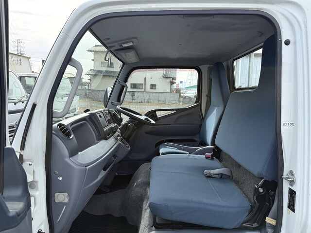 三菱ふそうキャンター平ボディ小型（2t・3t）[写真30]