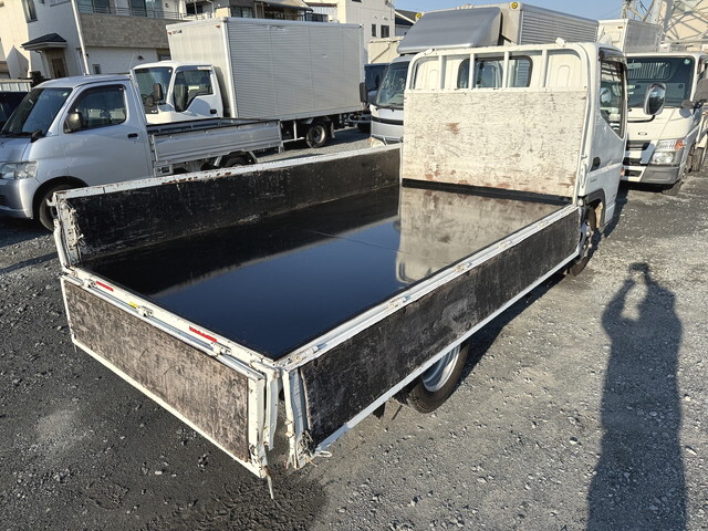 三菱ふそうキャンター平ボディ小型（2t・3t）[写真37]
