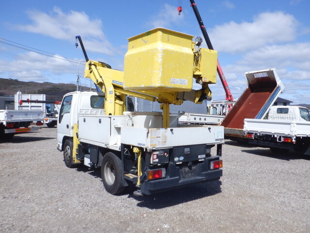 いすゞエルフ高所作業車小型（2t・3t）[写真02]