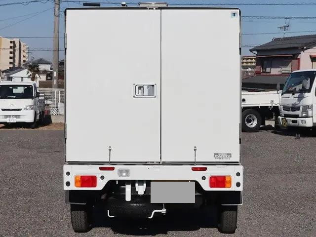 その他のメーカーその他の車種冷凍車（冷蔵車）小型（2t・3t）[写真05]