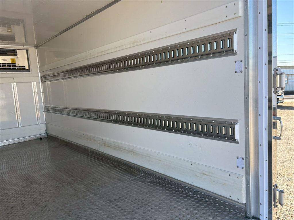 三菱ふそうキャンター冷凍車（冷蔵車）小型（2t・3t）[写真10]