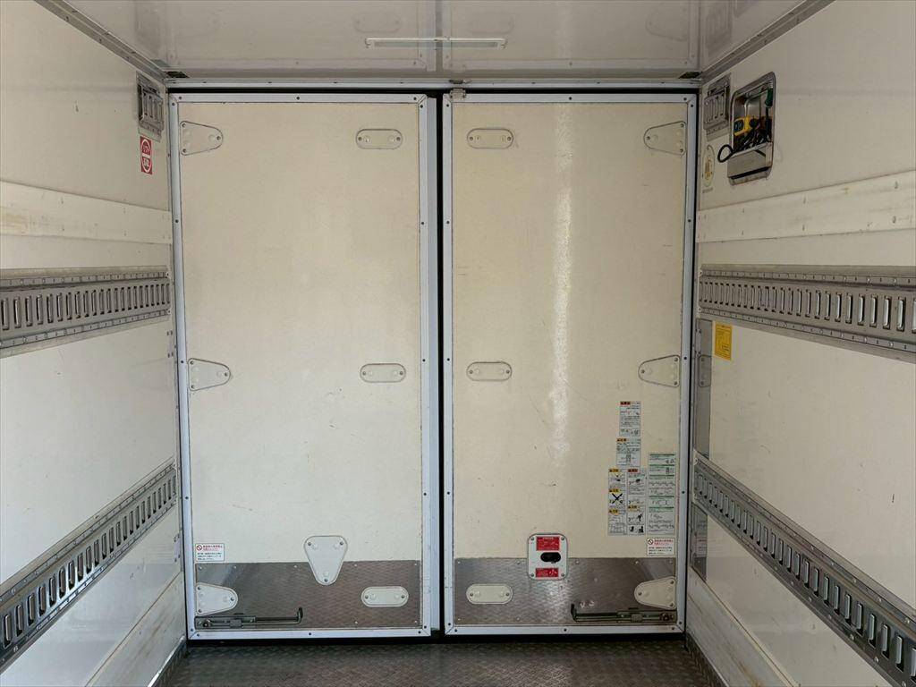 三菱ふそうキャンター冷凍車（冷蔵車）小型（2t・3t）[写真11]