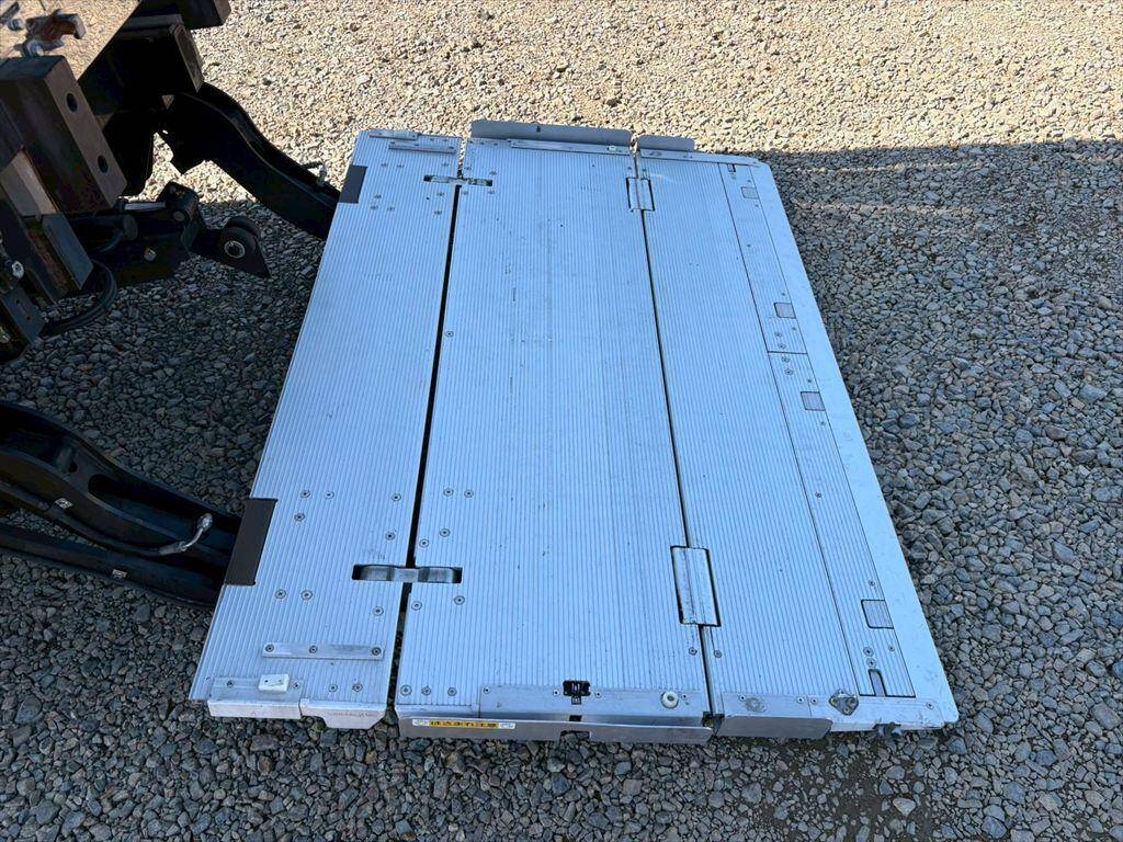 三菱ふそうキャンター冷凍車（冷蔵車）小型（2t・3t）[写真12]