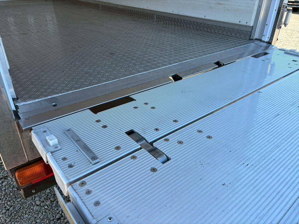 三菱ふそうキャンター冷凍車（冷蔵車）小型（2t・3t）[写真13]