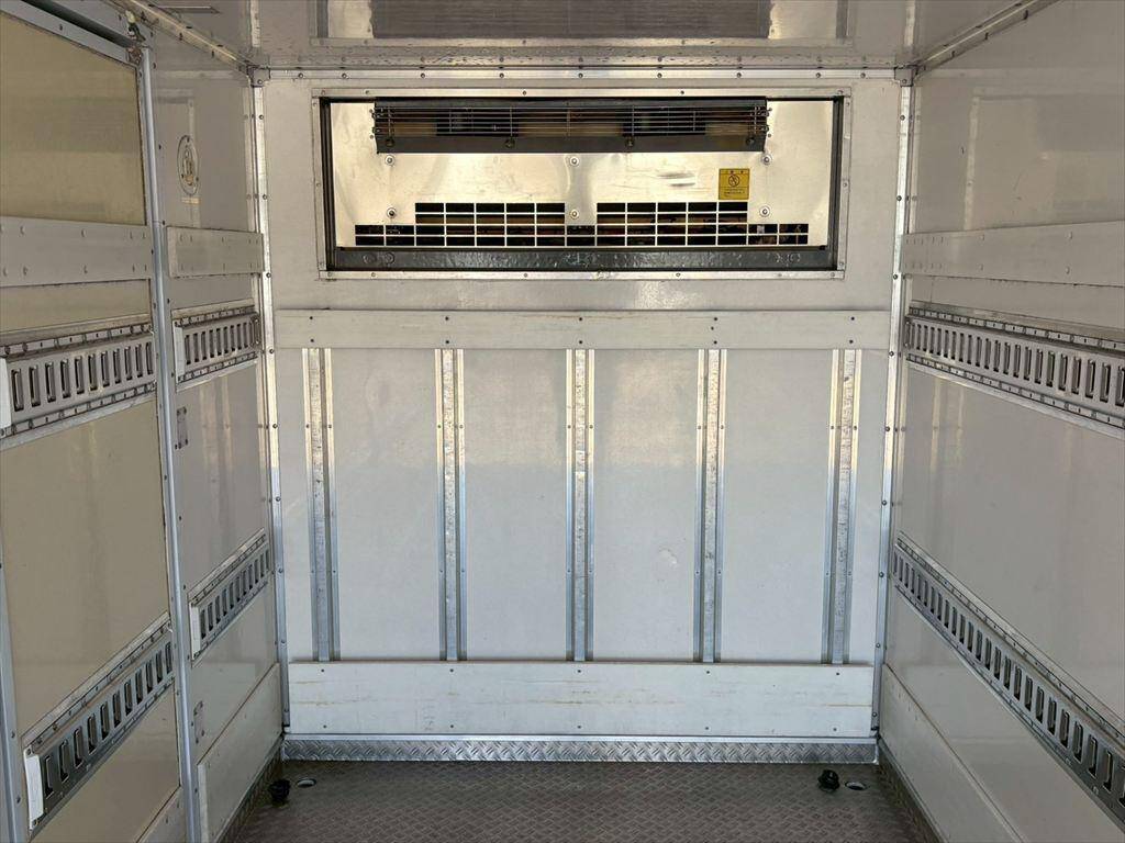 三菱ふそうキャンター冷凍車（冷蔵車）小型（2t・3t）[写真07]