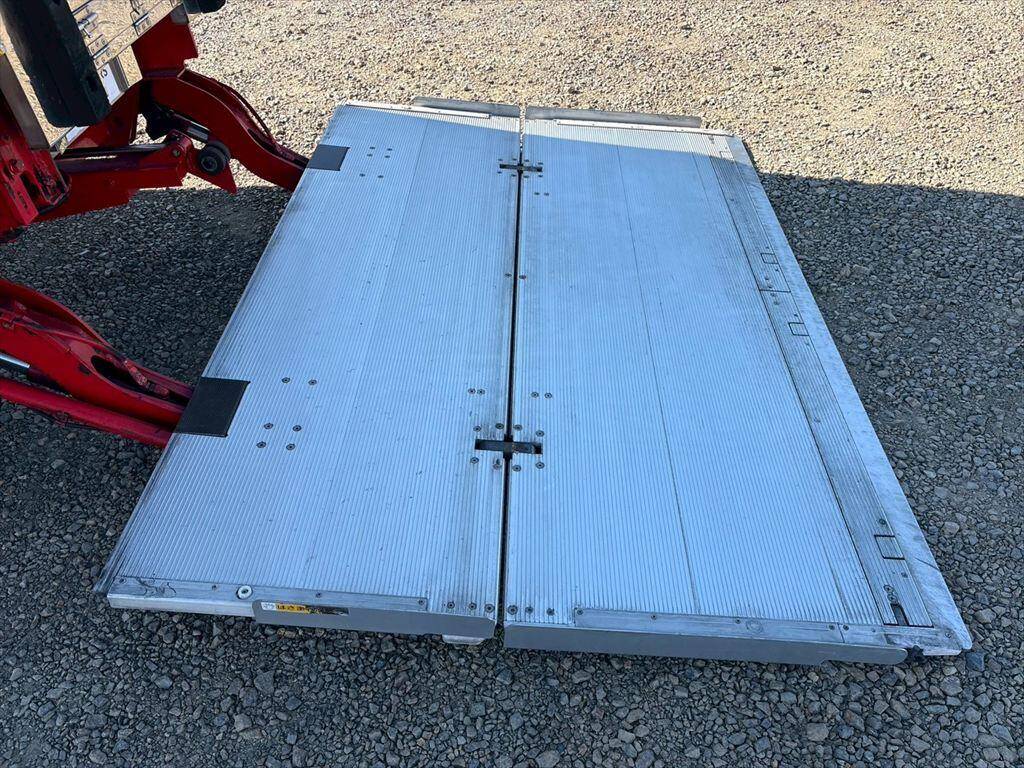 日野レンジャー冷凍車（冷蔵車）中型（4t）[写真12]