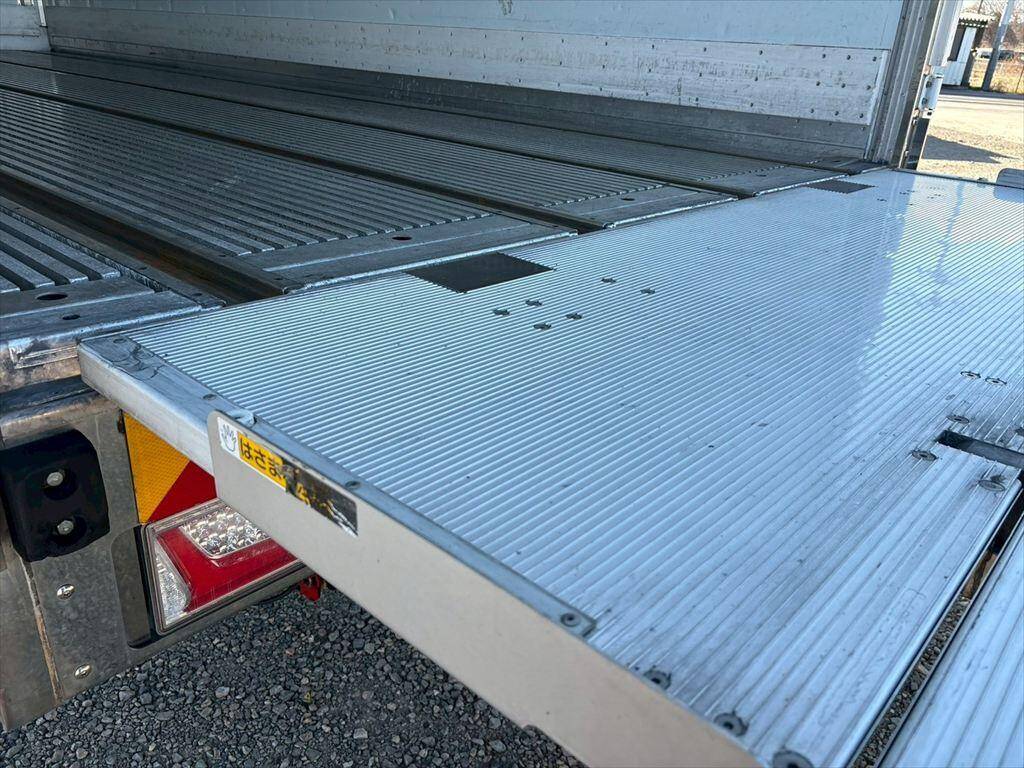 日野レンジャー冷凍車（冷蔵車）中型（4t）[写真13]