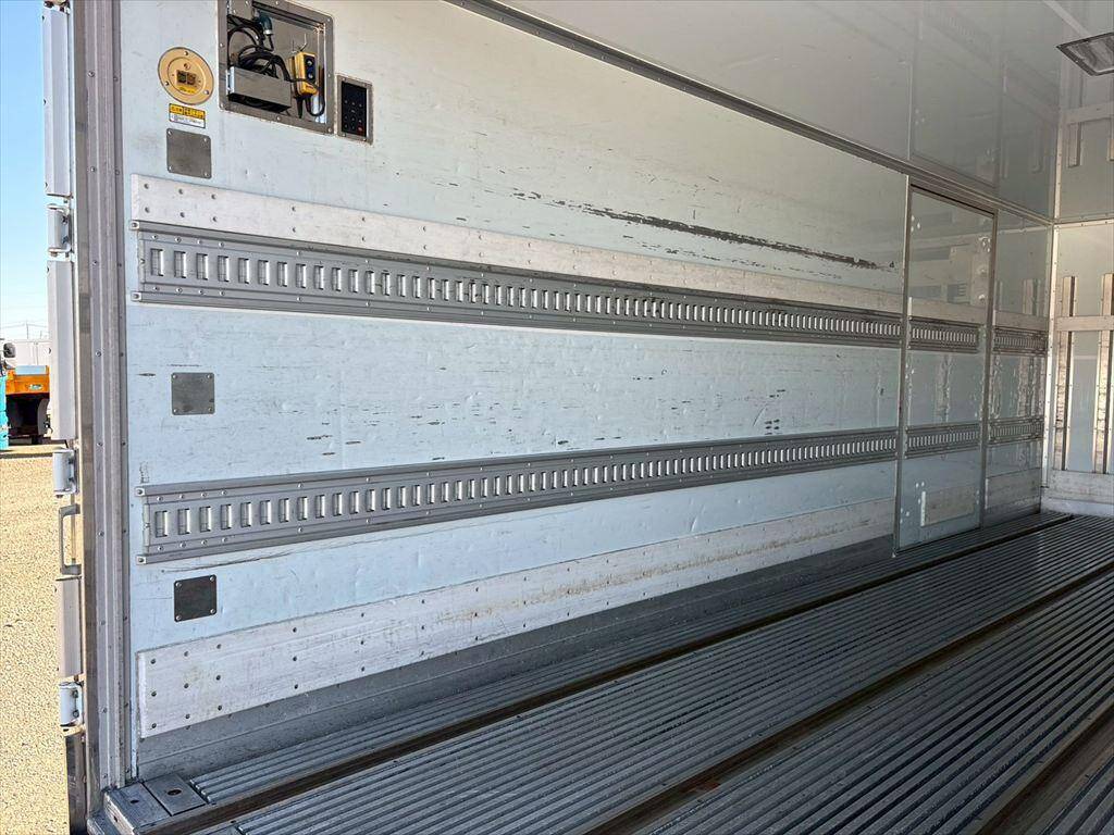 日野レンジャー冷凍車（冷蔵車）中型（4t）[写真09]