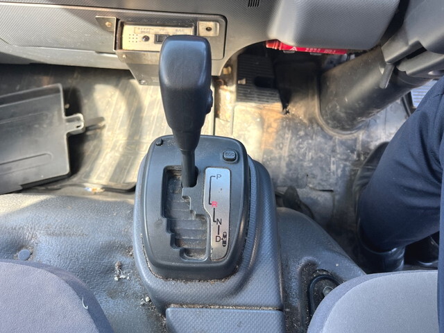 いすゞエルフボトルバン小型（2t・3t）[写真09]