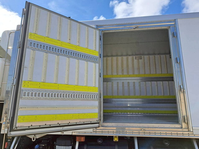 日野プロフィア冷凍車（冷蔵車）大型（10t）[写真17]