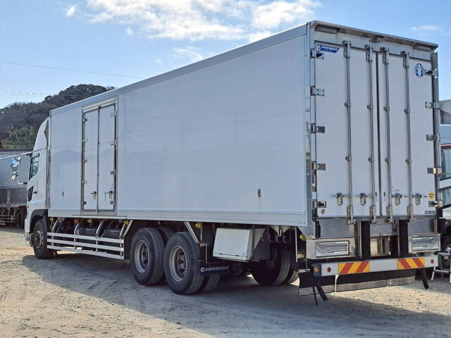 日野プロフィア冷凍車（冷蔵車）大型（10t）[写真02]