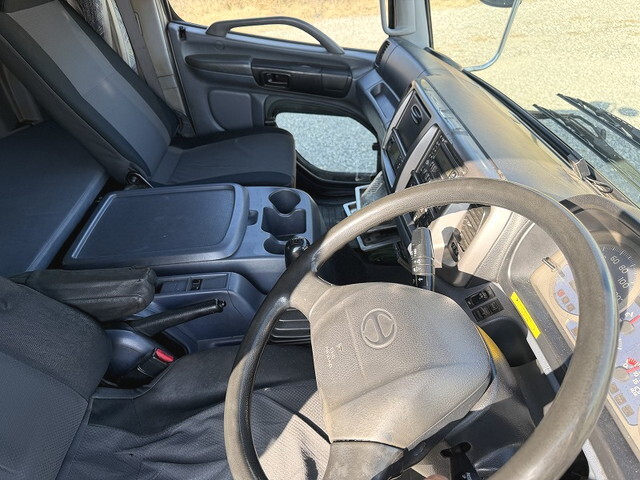 日野レンジャー冷凍車（冷蔵車）中型（4t）[写真32]